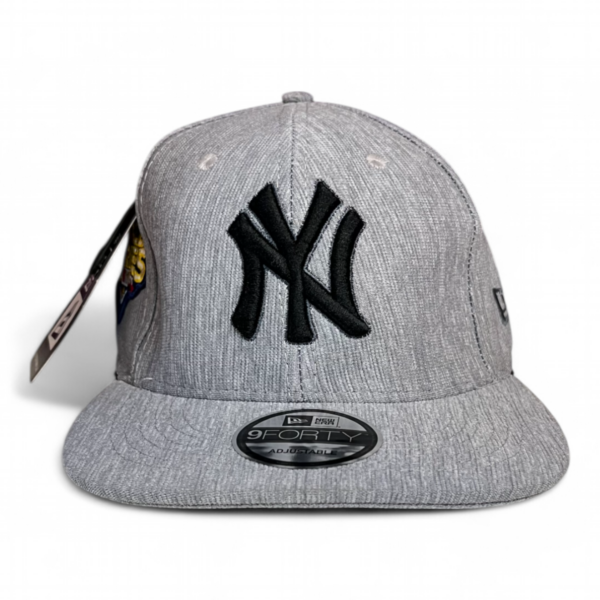 Gorra New Era Gris con Negro