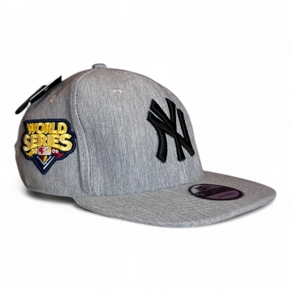 Gorra New Era Gris con Negro - Imagen 2