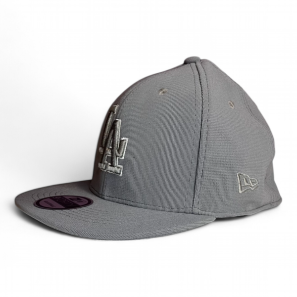 Gorra New Era Gris Claro con Gris - Imagen 3