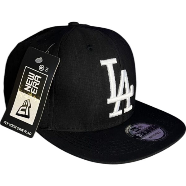 Gorra New Era LA Negra con Blanco - Imagen 2