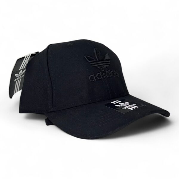 Gorra Adidas Negra con Negro - Imagen 2