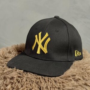 Gorra New Era NY Negra con Dorado