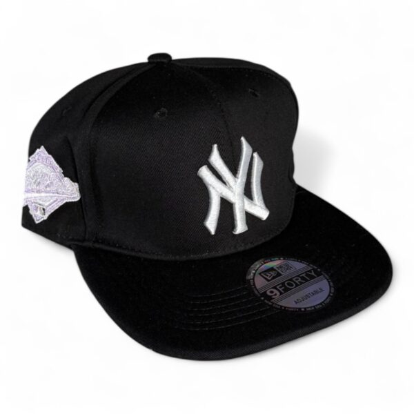 Gorra New Era NY Negra con Blanco - Imagen 2