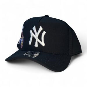Gorra New Era NY Negra con Blanco visera roja