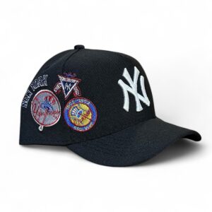 Gorra New Era NY Negra con Blanco visera roja