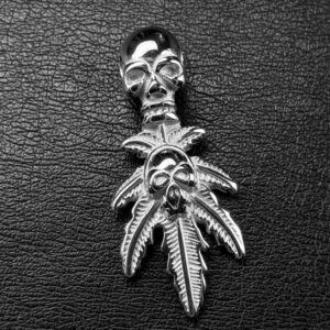 Dije Hoja con Calavera