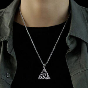 Collar Triqueta Nórdica con detalles