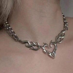 Collar corazón flama