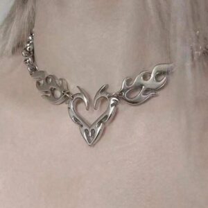 Collar corazón flama
