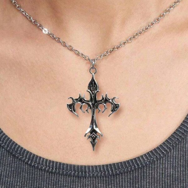 Collar Cruz en Llamas