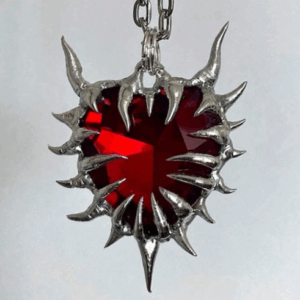 Collar corazón con espinas plateadas
