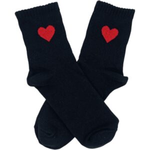 Medias negras con corazón rojo