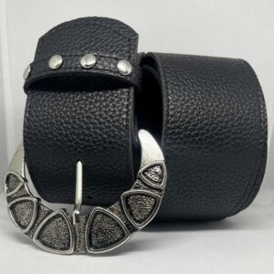 Cinto Ecocuero Negro Hebilla Media Luna con Remaches