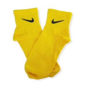 Medias soquetes amarillos con pipa Nike